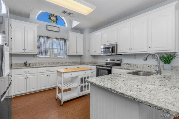 1202 Valridge . N