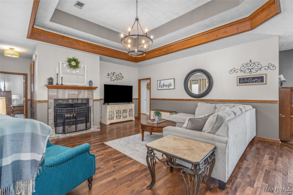 1202 Valridge . N