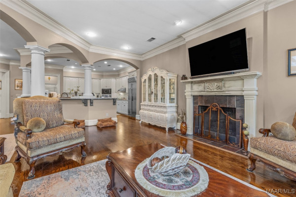 9861 WYNCREST Circle
