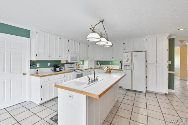 1522 W Old Hayneville Road