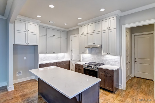 4549 Broadwick Street