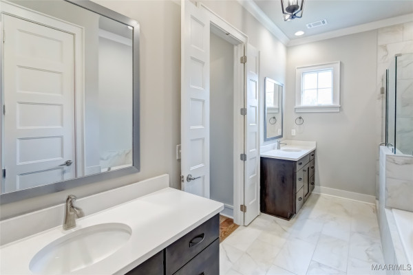 4549 Broadwick Street