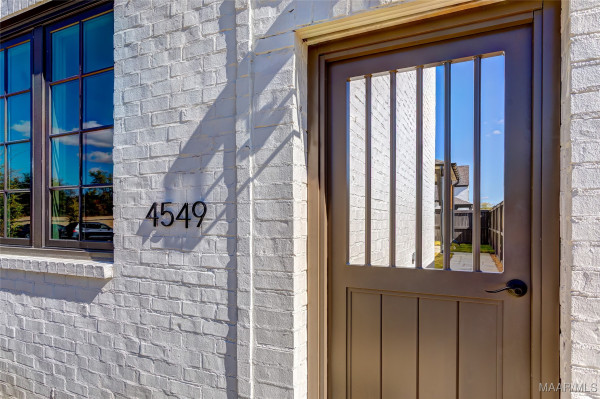 4549 Broadwick Street