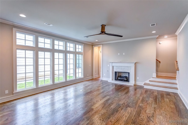 4549 Broadwick Street