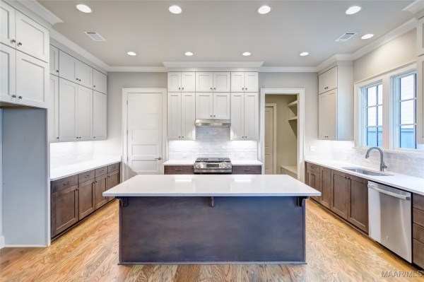 4549 Broadwick Street