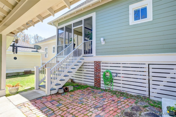 16 WOODRIDGE Avenue