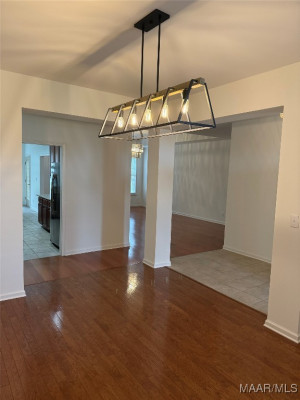 8325 Grayson Grove