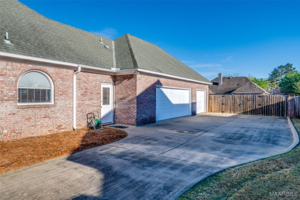 8681 Huntingdon Ridge Lane