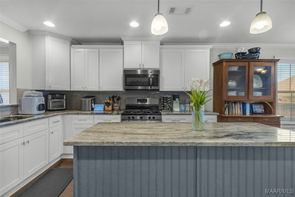 1136 Benjamin Way
