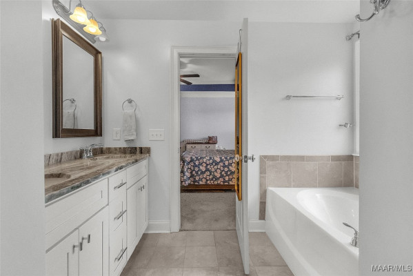 1136 Benjamin Way