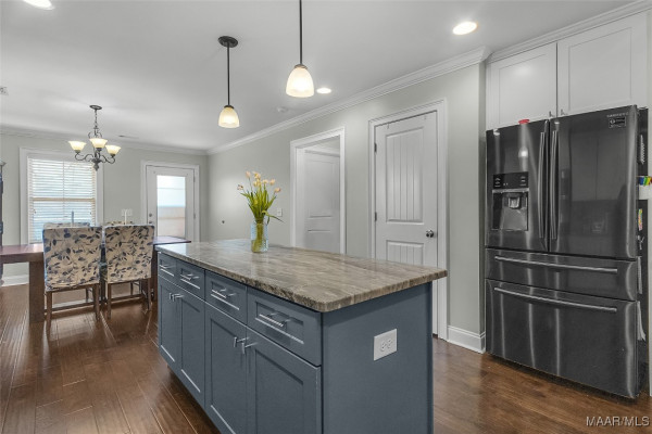 1136 Benjamin Way