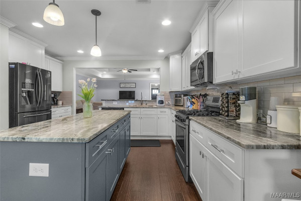1136 Benjamin Way