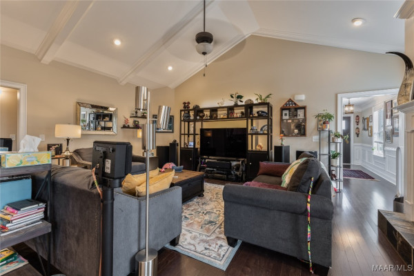 1109 Benjamin Way