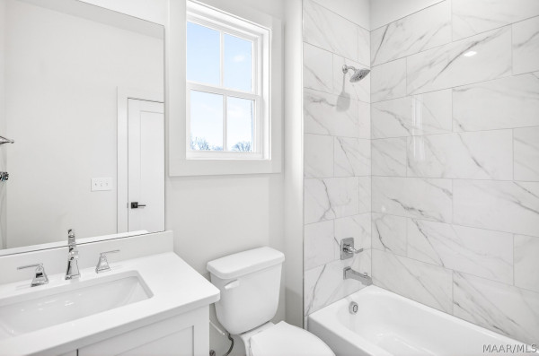 4521 Broadwick Street