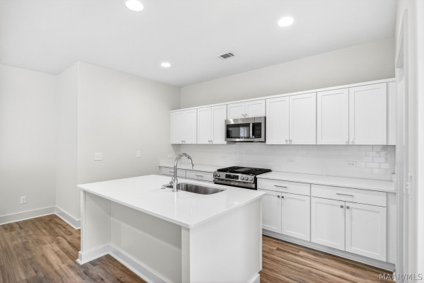 4521 Broadwick Street