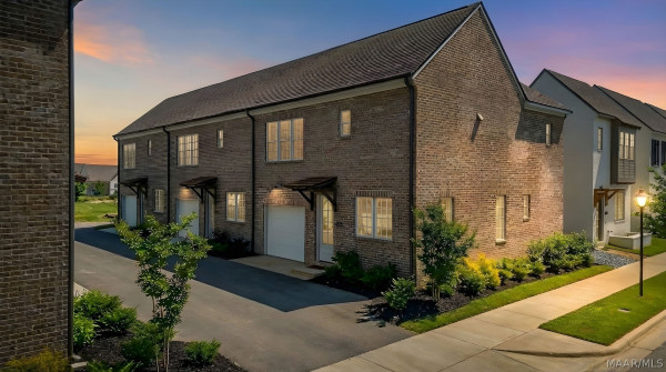 4521 Broadwick Street