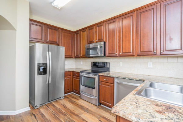 8332 Grayson Grove