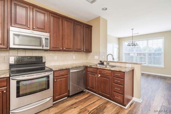 8332 Grayson Grove