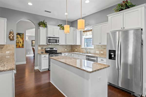 9607 GUNNISON Drive