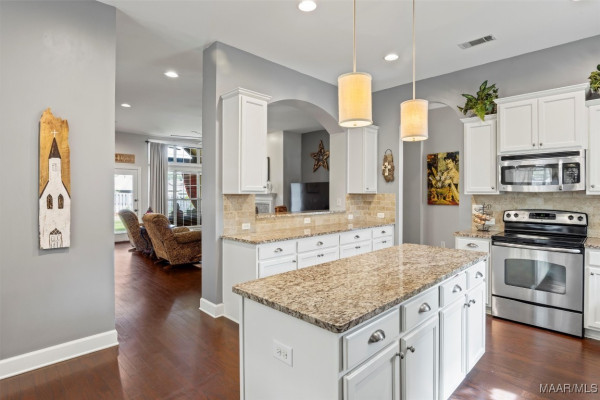 9607 GUNNISON Drive