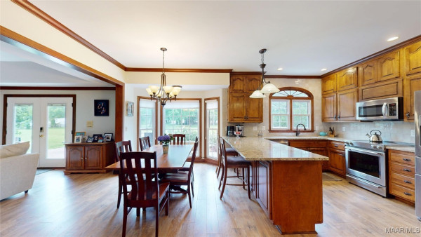 404 WINDWOOD Court