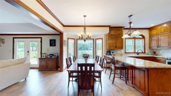 404 WINDWOOD Court