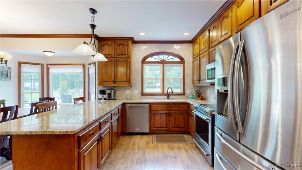 404 WINDWOOD Court