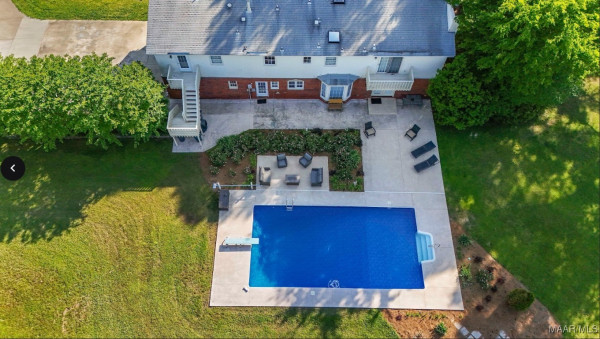 404 WINDWOOD Court