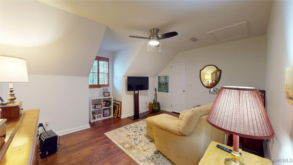 404 WINDWOOD Court