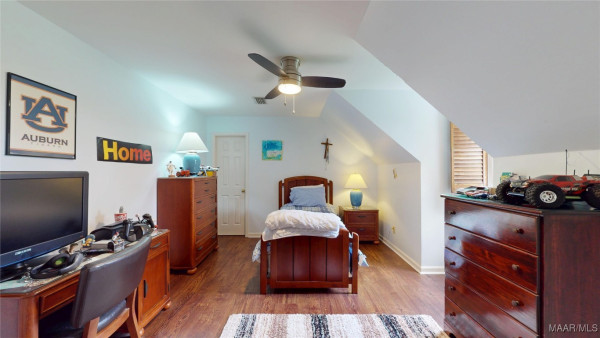404 WINDWOOD Court