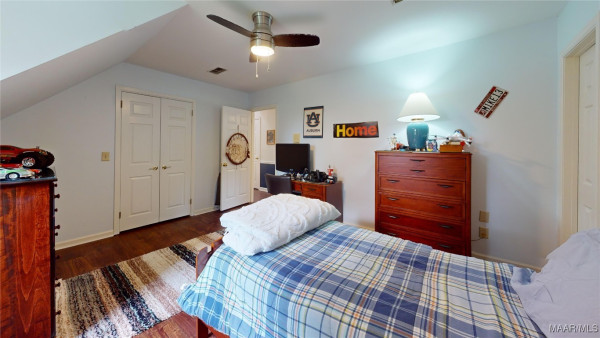404 WINDWOOD Court