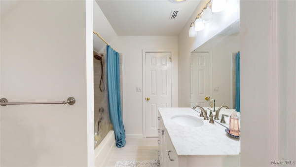 404 WINDWOOD Court