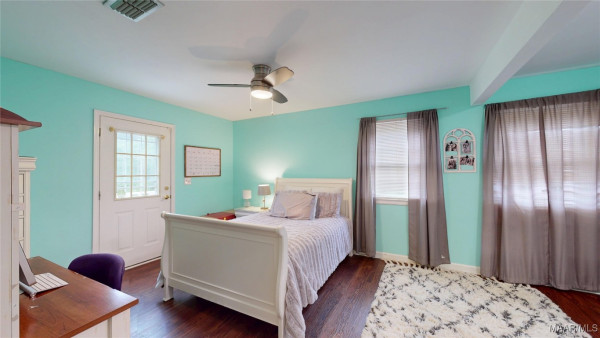 404 WINDWOOD Court