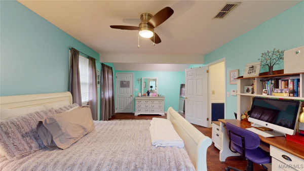 404 WINDWOOD Court