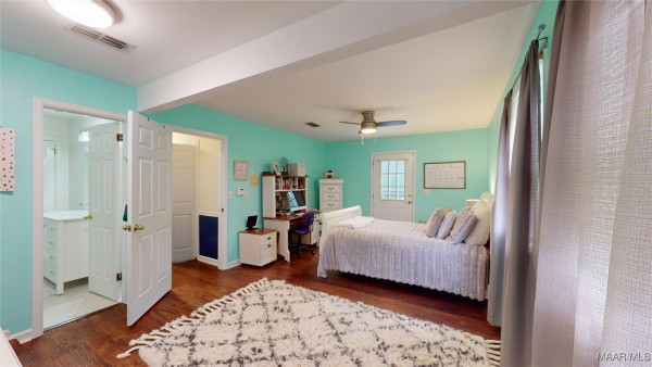404 WINDWOOD Court
