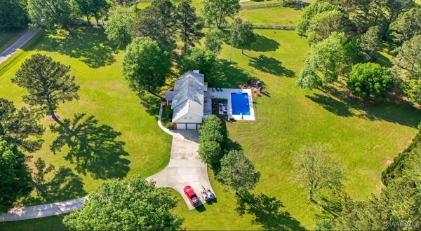 404 WINDWOOD Court