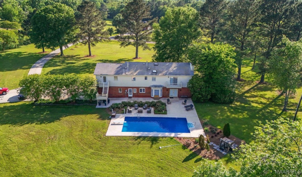 404 WINDWOOD Court