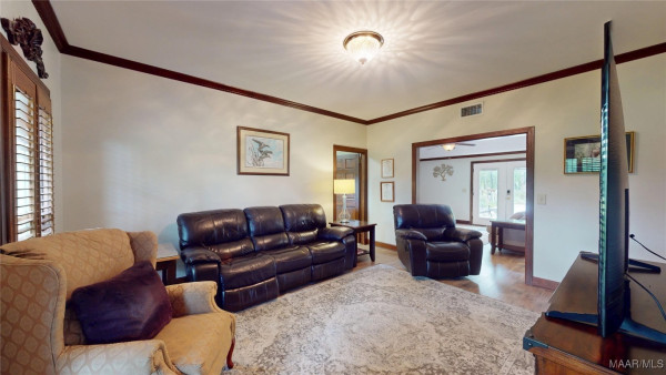 404 WINDWOOD Court