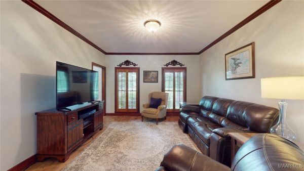 404 WINDWOOD Court