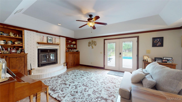 404 WINDWOOD Court