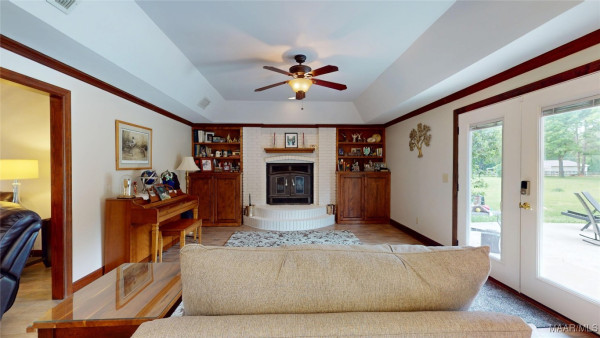 404 WINDWOOD Court