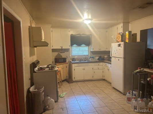 2448 E 4TH Street