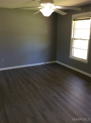 869 Queensbury Drive