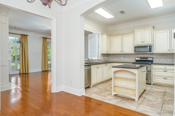 3412 Oak Grove Circle