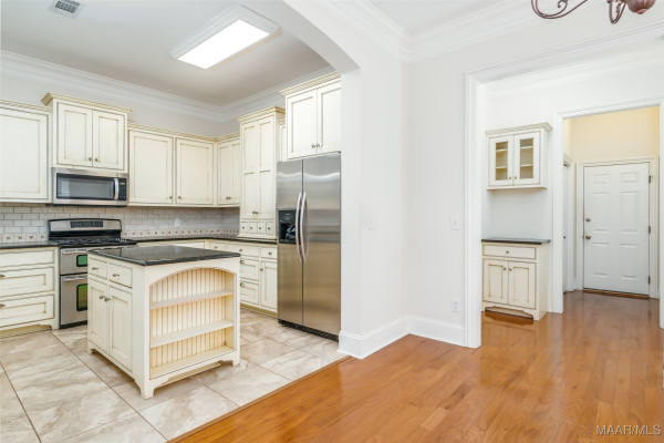 3412 Oak Grove Circle