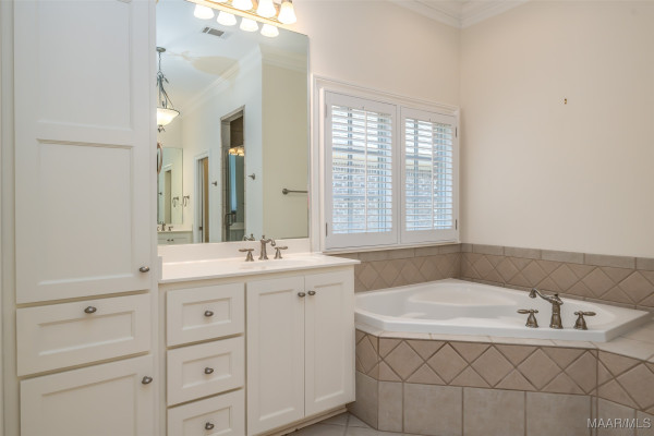 3412 Oak Grove Circle