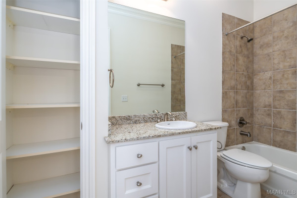 3412 Oak Grove Circle