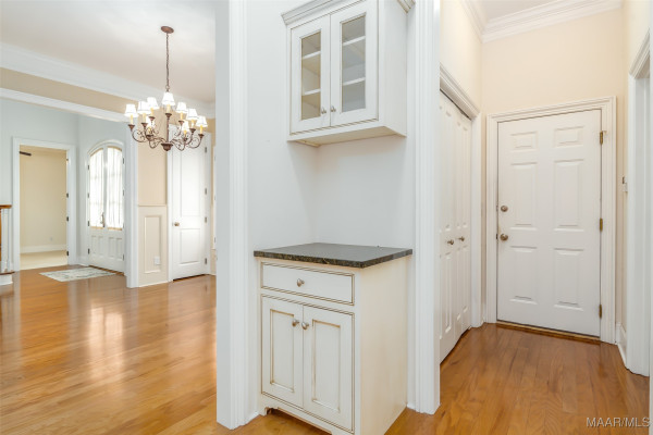 3412 Oak Grove Circle