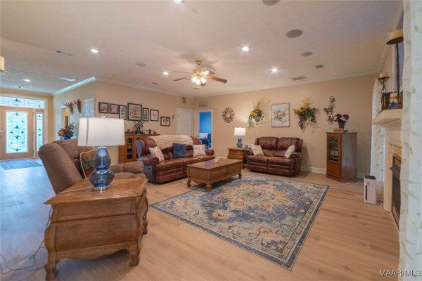 705 YELLOWSTONE Drive