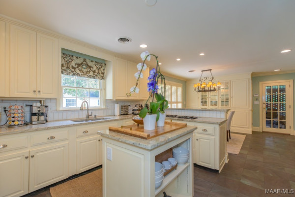 3410 Boxwood Drive